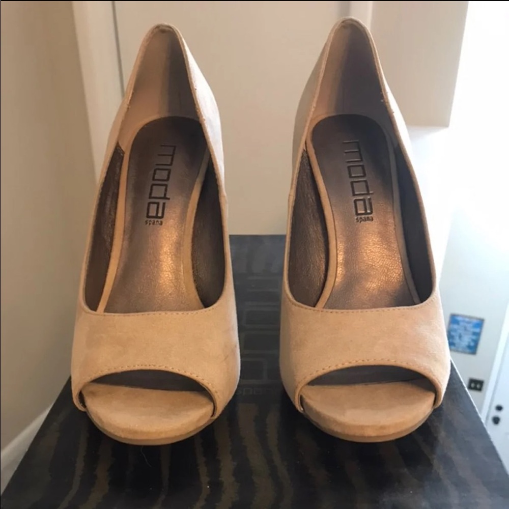 Moda Tan Suede Peep Toe Heel, 6.
